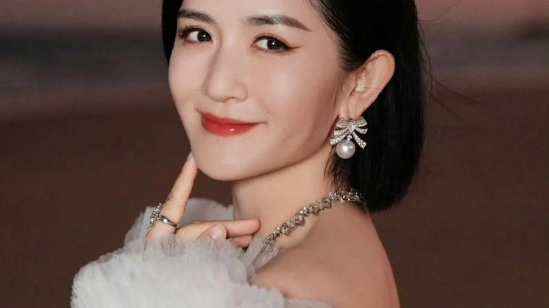 谢娜成都首场演唱会震撼开唱，群星同台助阵点燃蓉城夜空